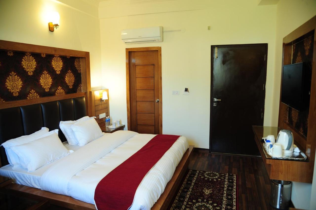 Hotel Grand Sharan Катра Екстериор снимка