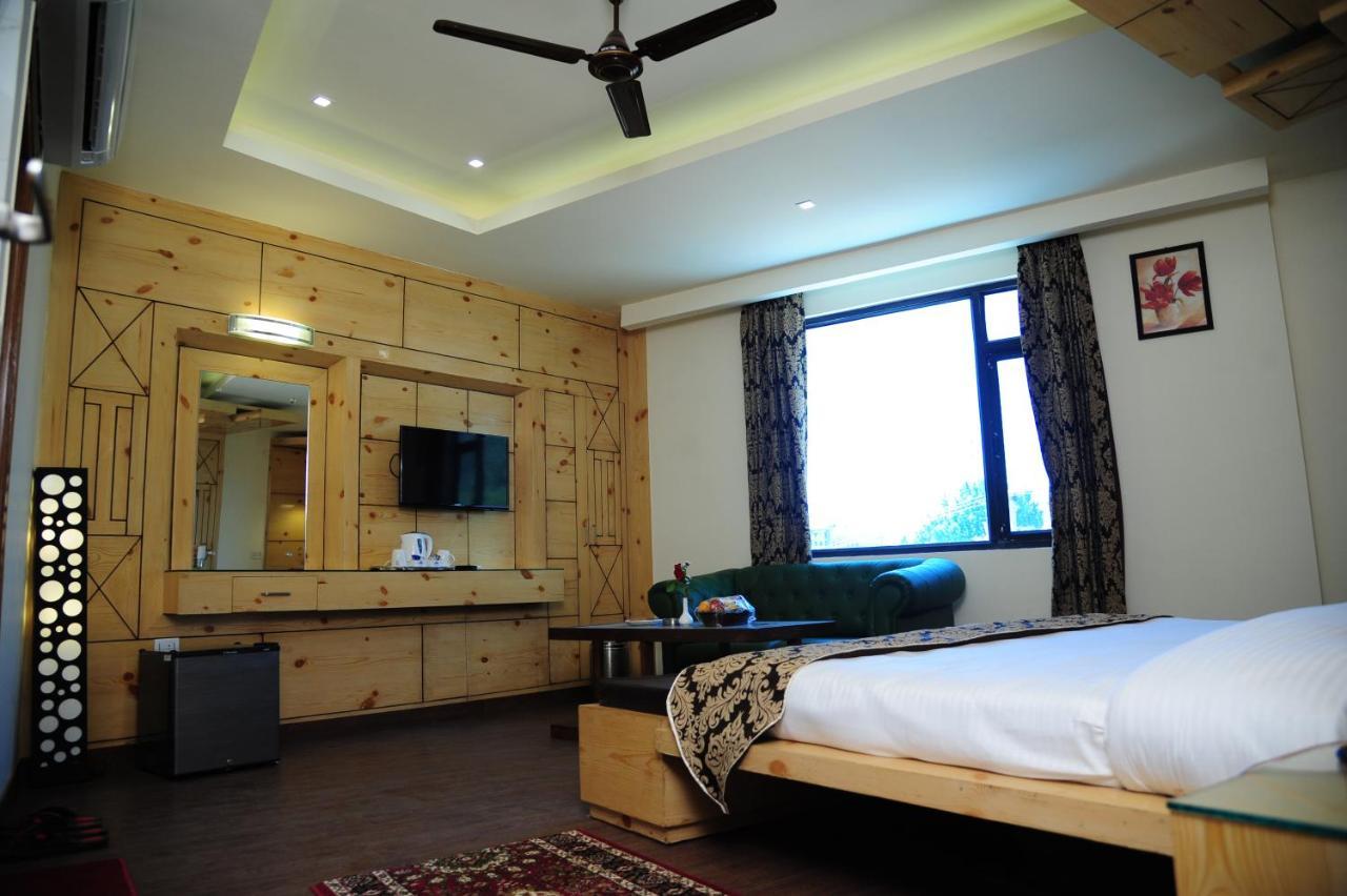 Hotel Grand Sharan Катра Екстериор снимка