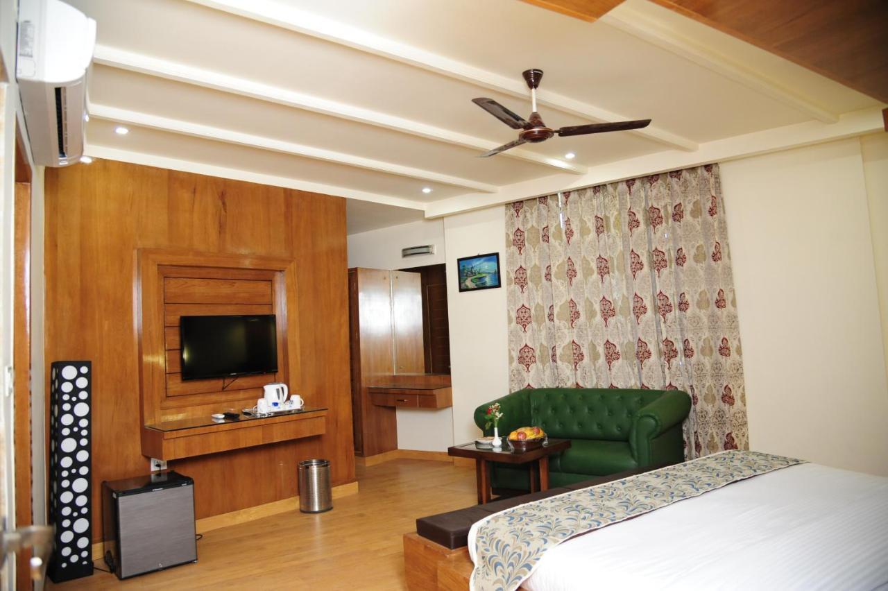 Hotel Grand Sharan Катра Екстериор снимка